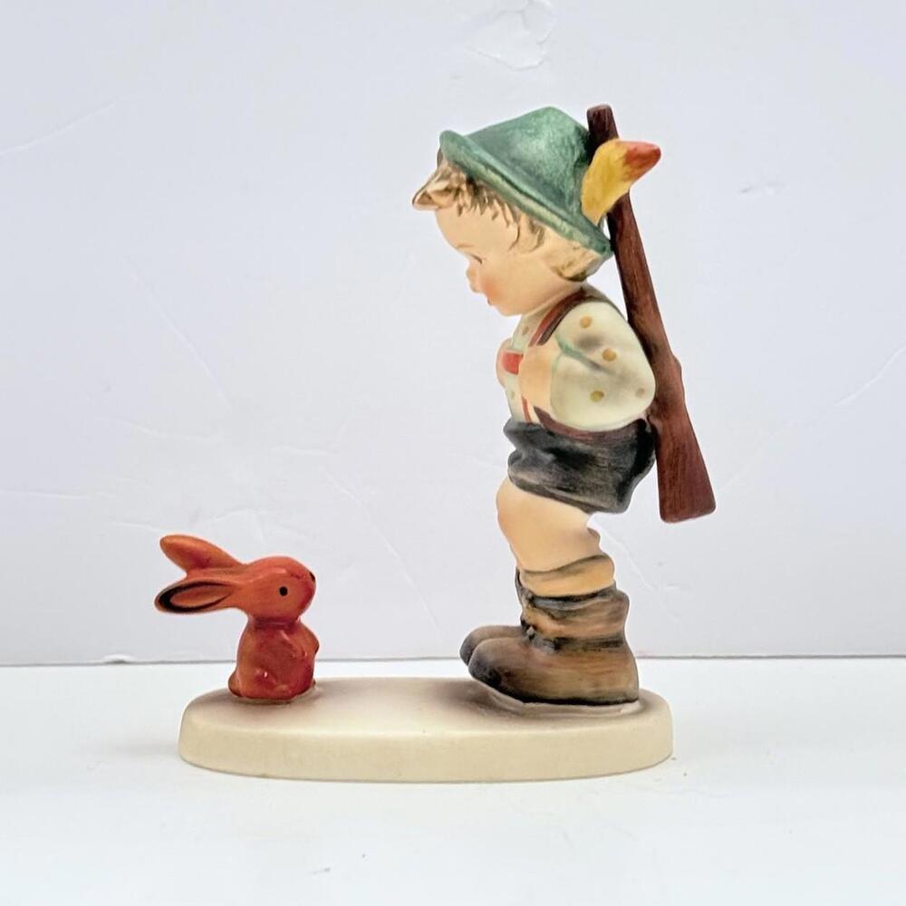 Vintage Hummel 6/0 "Sensitive Hunter" 4 3/4in. Tall  1960-72 TradeMark6
